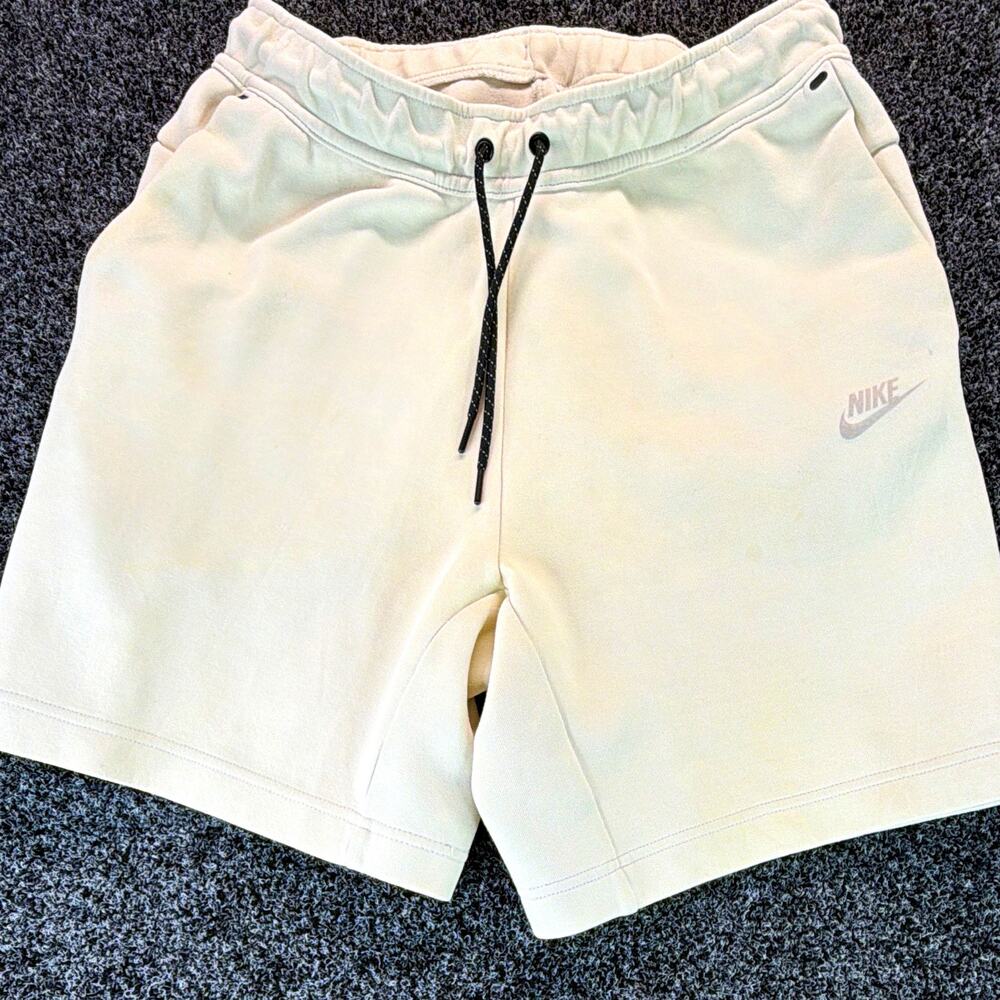 Nike Mens S Beige Knit Athletic Shorts Gym Training 9" Inseam Drawstring Pockets